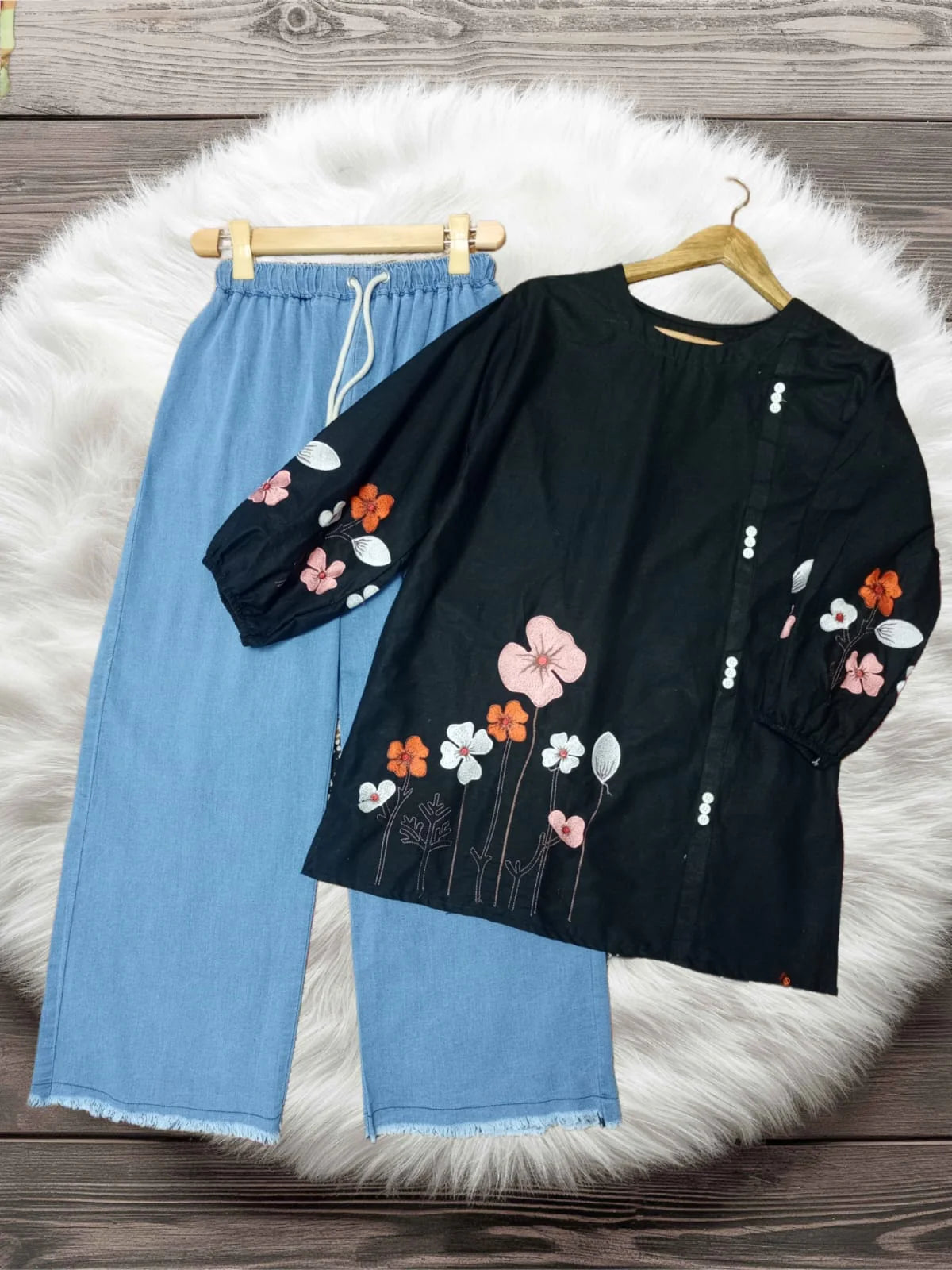 Flowers Embroidered Top&Jeans
