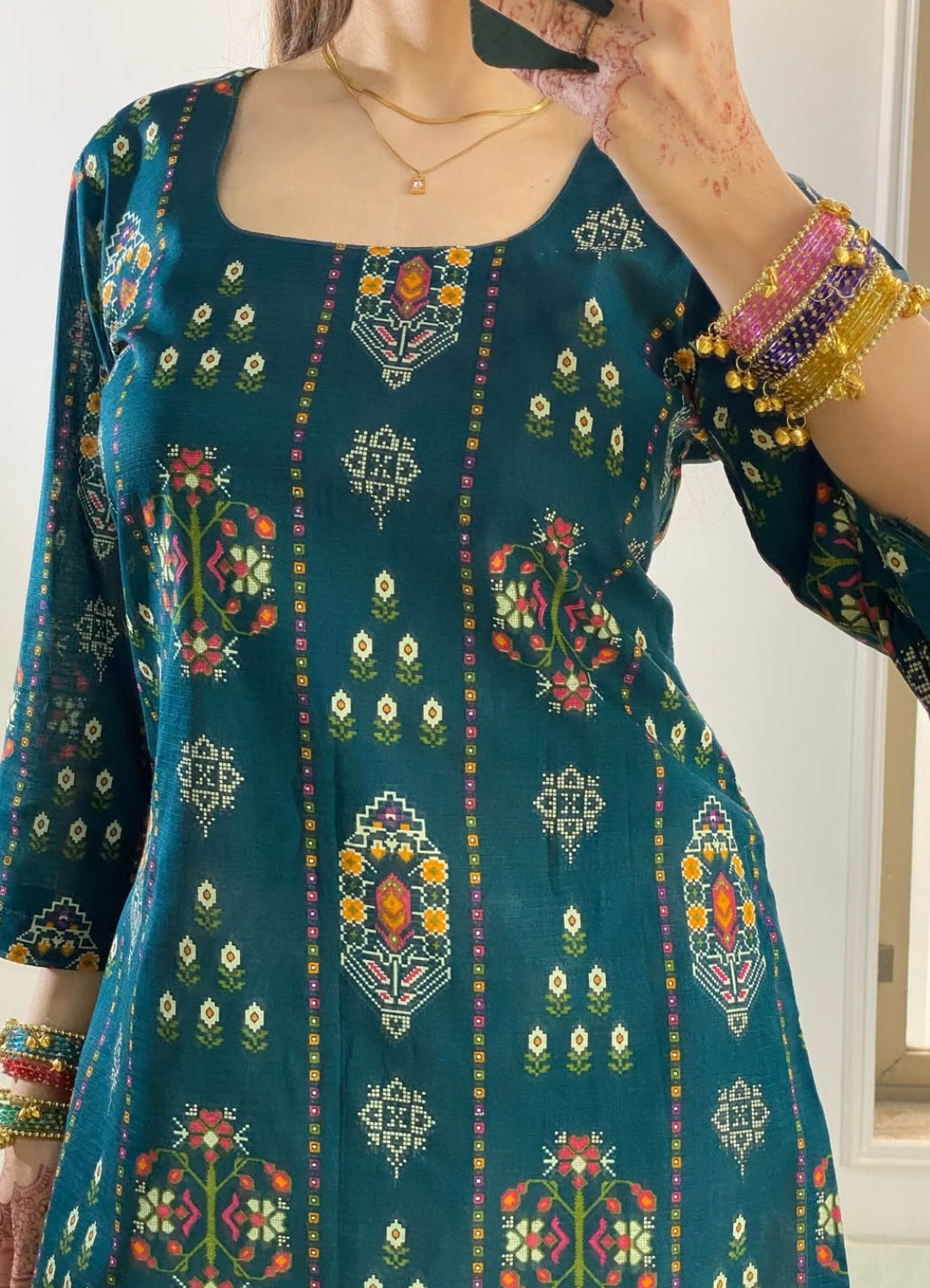 ✨💚 Effortless Elegance with a Desi Touch 💚✨D:2061